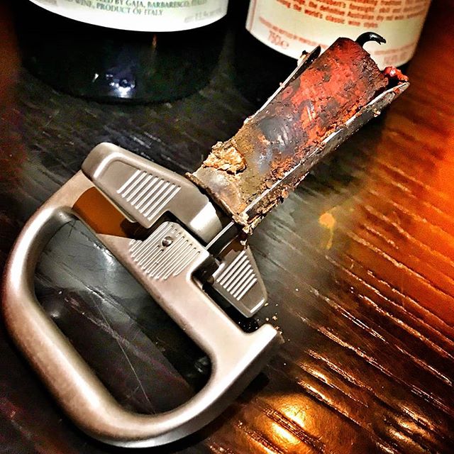 Ever wondered what a 54 year old cork looks like? This specific cork protected the stunning contents of a 1964 Haut Brion.
#Wine #WineLover #HautBrion