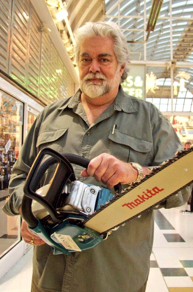 悪魔のいけにえ」の殺人鬼レザーフェイスと言えば、初代を演じた