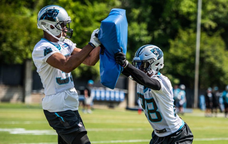 Vol_Football's tweet photo. #VFL x #KeepPounding

@Gmoney_7era @Panthers 

#PoweredByTheT https://t.co/bAgBXRBBjj
