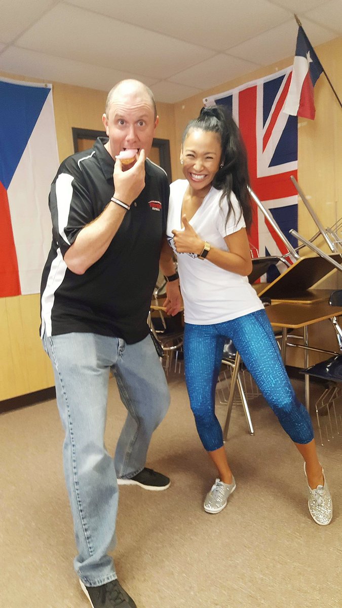 MillerTime825's tweet photo. Loved celebrating my teachers last week❤ If you haven't met him, your missing out! Steven's girls ⚽️ coach Mason Pounds - phenomenal leader &amp; daily inspiration 👏 as you can see in his quote of the day! "DONUT" what we would do without you!🎉 @NISDSTEVENS  #BestTeamsUseSnap https://t.co/5I9p0DlNaq