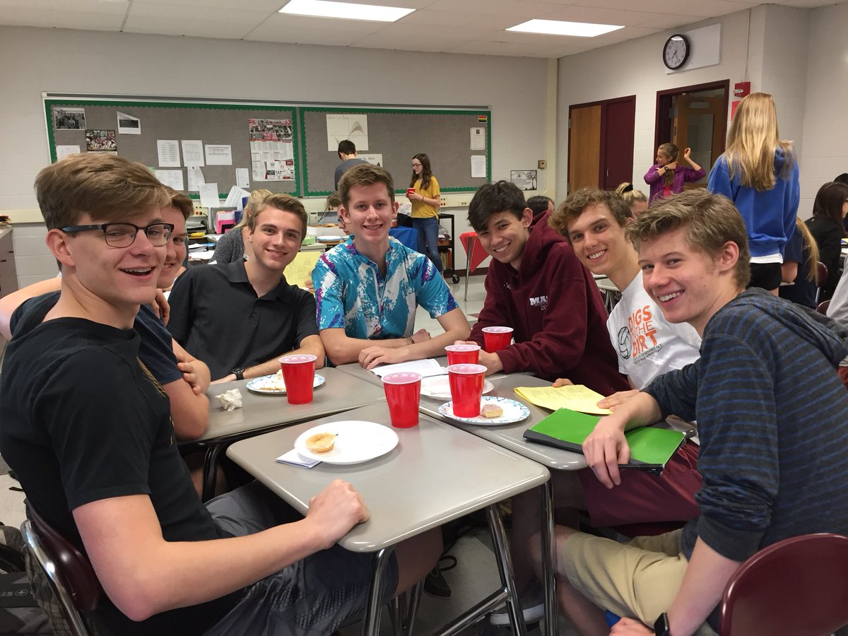 GonderRenee's tweet photo. AP Calculus breakfast 2018. You worked hard all year. Good luck today on your exam!#masdproud #masdmath #apcalc #letsdothis https://t.co/gyg0FzvptR