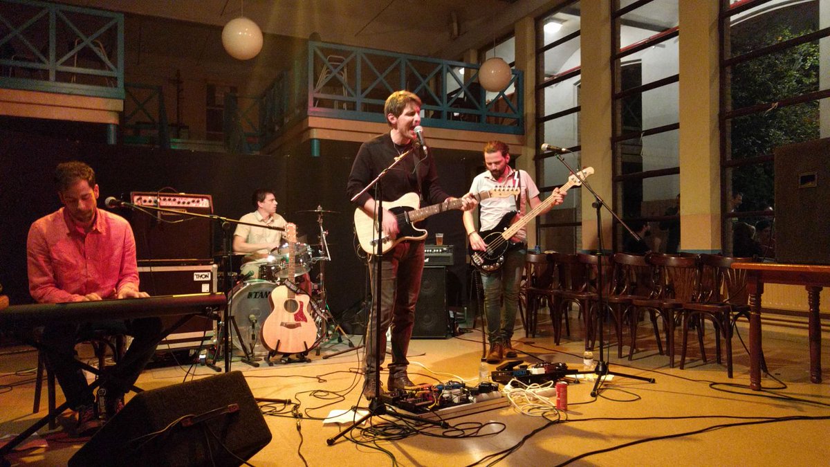 concursmusicabd's tweet photo. Més bandes! 
Donem la benvinguda a la cantautora i percussionista brasilera @JabuMorales, #Espacea grup de música indie i eletrónica tropical, #Simètric banda de folk-rock les cantautores @_ClaudiaCabero_  i #Patrycia, i #TheMentres banda de pop-rock!

#concursbdn #musica #live https://t.co/9ZUtNkthQV