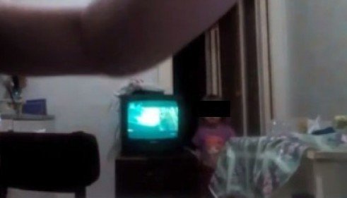 Парочка снимает свою домашнюю порнуху Парочка снимает свою домашнюю порнуху