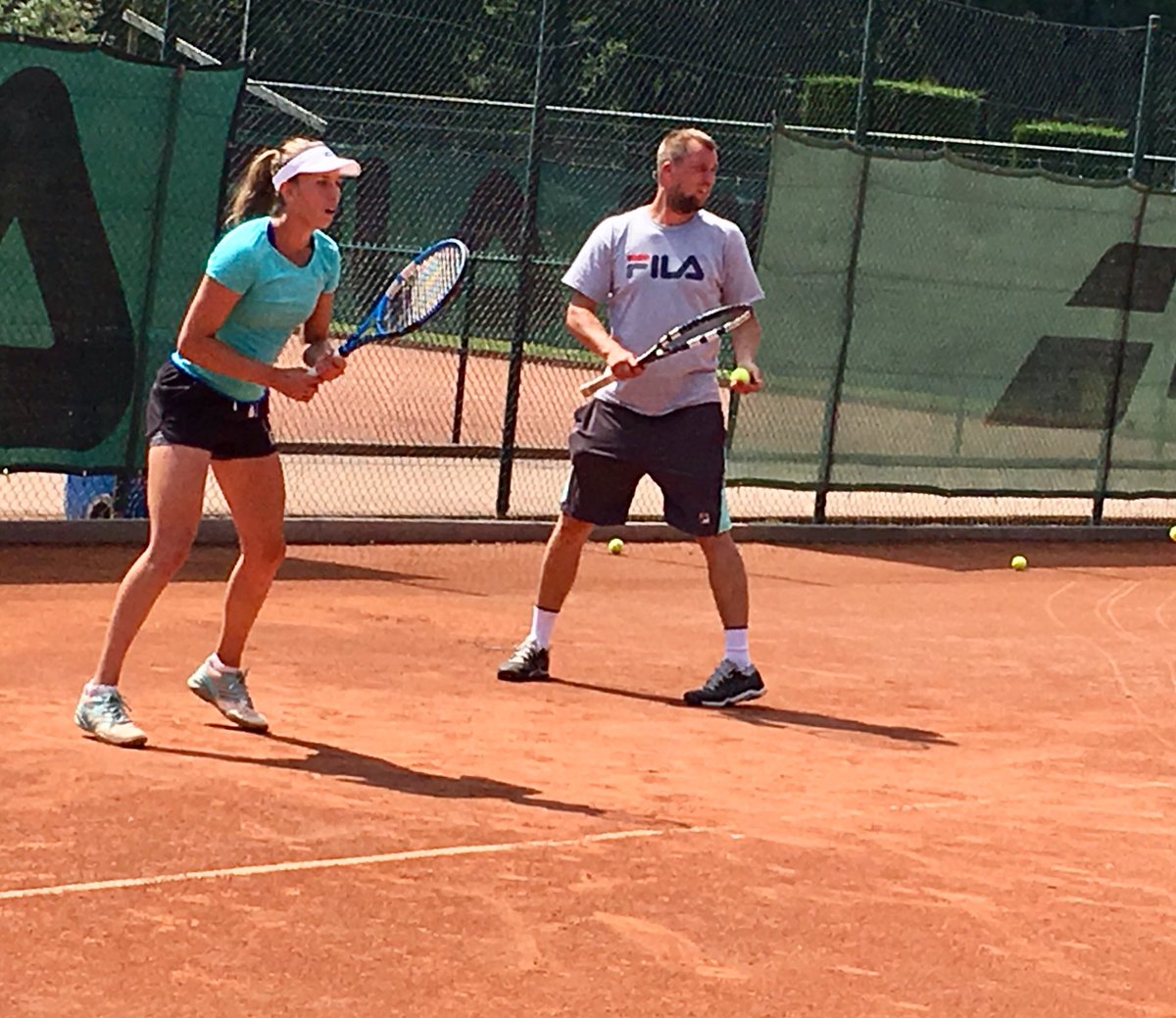 steffymerlevede's tweet photo. .@elise_mertens traint weer na haar bacteriële infectie. ‘Even hier tot rust komen is misschien niet slecht in de aanloop naar Roland Garros’ Zondag uitgebreid op @radio1be @sporza https://t.co/vdHuGFHafX