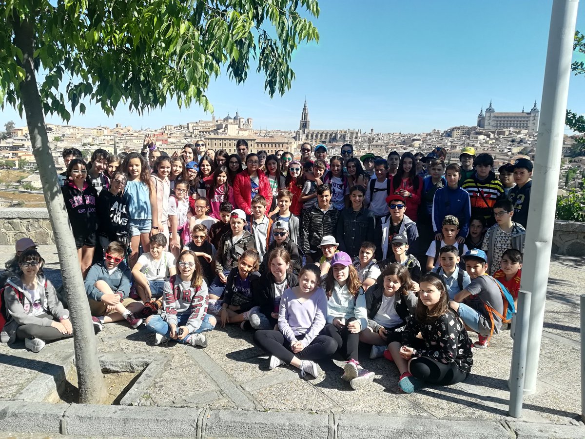 Teacher__Elena's tweet photo. Toledo enamora! Matí de visita guiada, gaudint i aprenent la història   d'aquesta ciutat! @_mdangels #viatgeamadrid6e https://t.co/2A4yObx09G