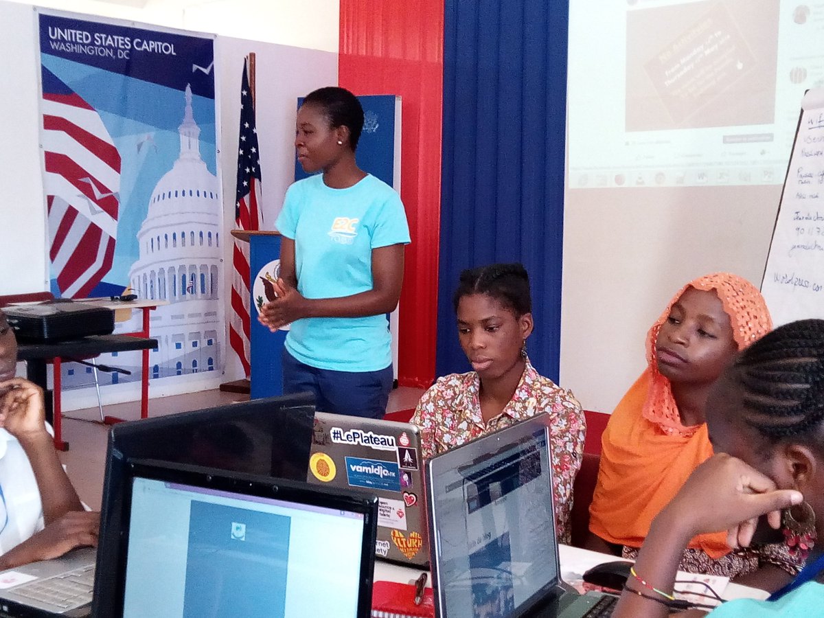 ABDBAMBA112's tweet photo. @FemaleTechCamp , jour 2, communication 2: nos #braves #jeunes #filles arpentent les arcanes du graphisme avec @efycacement . En levée de rideau, le know-how des réseaux sociaux avec @nadegeafoutou . #FTCLome2018 https://t.co/JDmssrfoKp