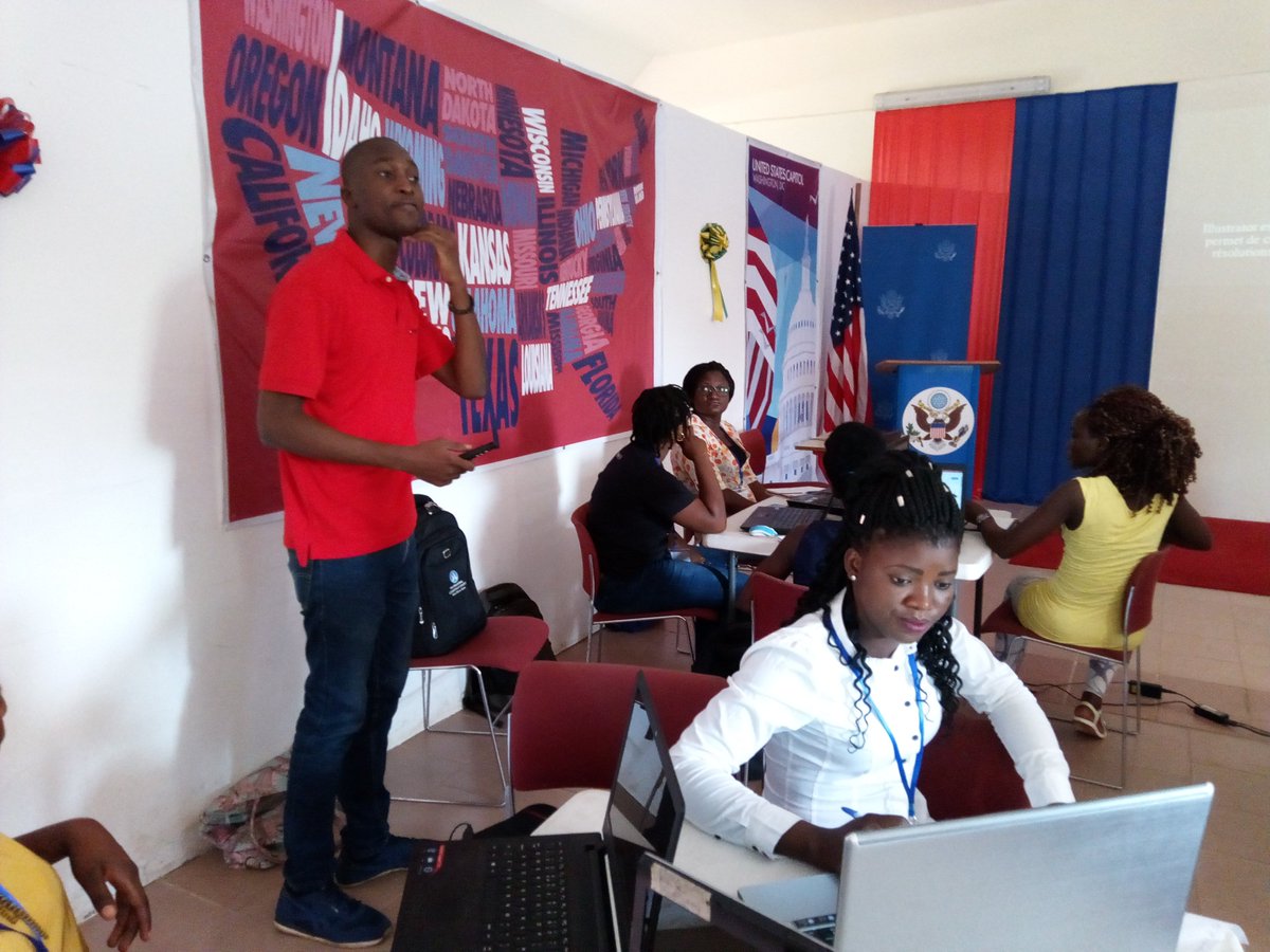 ABDBAMBA112's tweet photo. @FemaleTechCamp , jour 2, communication 2: nos #braves #jeunes #filles arpentent les arcanes du graphisme avec @efycacement . En levée de rideau, le know-how des réseaux sociaux avec @nadegeafoutou . #FTCLome2018 https://t.co/JDmssrfoKp