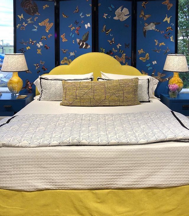 LHoltCreative's tweet photo. Even though my color palette for the @oneroomchallenge was decided weeks before @highpointmarket I just spotted this vignette in my feed. #yellowandblue @highlandhousefurniture #designhounds #hpmkt #colorlover #bedroomdecor #yellowbed #decorating https://t.co/aw2n4rx0Ej https://t.co/48rXwF3tzq
