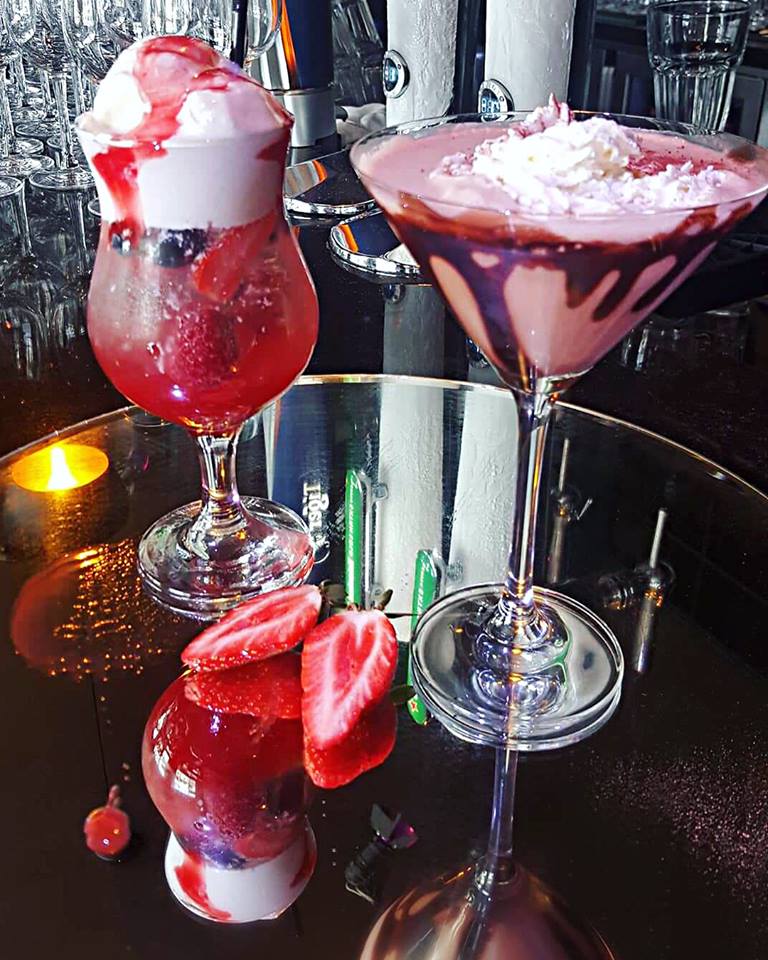 GinthaiDublin's tweet photo. Our irresistible new dessert cocktails 😍 firstly there’s the berry- prosecco ice-cream float 🍹filled with Mother Nature’s own mixed berries that are drenched in prosecco severed with an ice-cream float on top 😛 
#dessertcocktail #mixedberries  #ginthai #theplazahotel https://t.co/hh4zuLyA4R