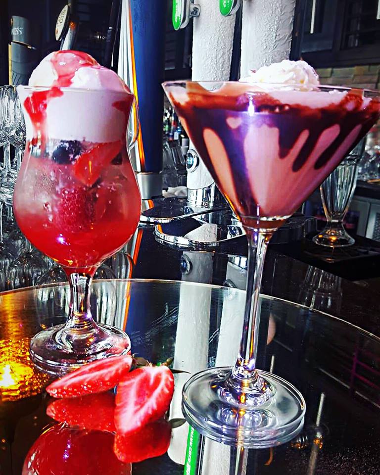 GinthaiDublin's tweet photo. then we have our chocolate martini cocktails wrapped in ribbons of chocolate this martini will send your taste buds wild! Mixed with a beautiful chocolate liqueur, some sneaky vodka and topped with some thick half and half you will enjoy every sip 🤪😍 #chocolate #cream #ginthai https://t.co/dudysAKUeS