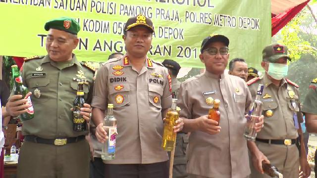 depoknews's tweet photo. Wali Kota Depok Nyatakan Perang Terhadap Minuman Berakohol https://t.co/3C8mniu2Mi https://t.co/wJVXgzjTdx