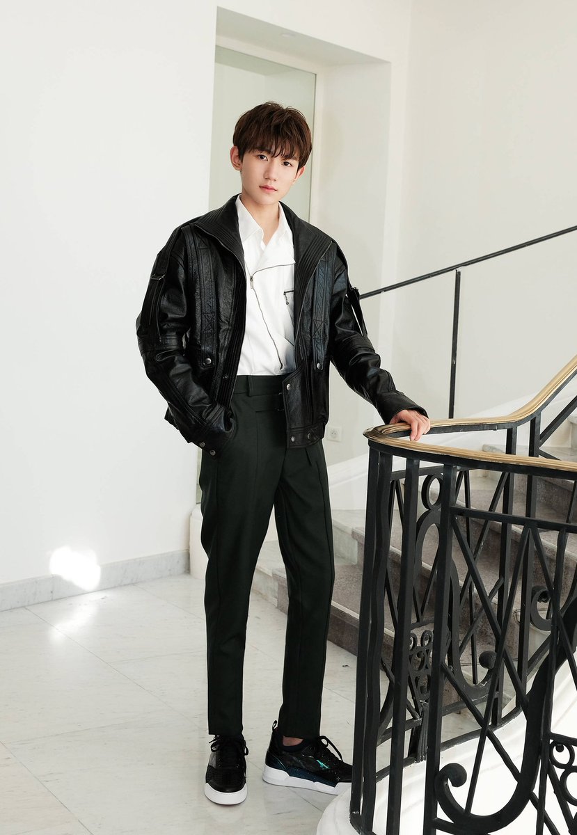 tfboys_rinda's tweet photo. สตูหยวนเกอบอกว่า เริ่มทำงานในเช้าวันใหม่แล้วค่ะ ทั้งเท่ห์ทั้งหล่อทั้งแมนเลย

#สตูดิโอหยวนหยวน #TFBOYS #Wangyuan #源哥666 #王源戛纳时刻 #王源 #Cannes2018
Cr. 王源RoyWang工作室 https://t.co/9EnCVtgjbV