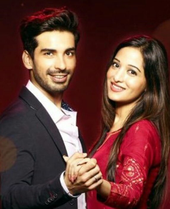 LoveKH_Intezaar's tweet photo. Kamini-Madhav or Mohini-Ayaan which jodi you misses the most ❤❤
#LoveKaHaiIntezaar #1YearOfLoveKaHaiIntezaar https://t.co/vD5j8tTe9m