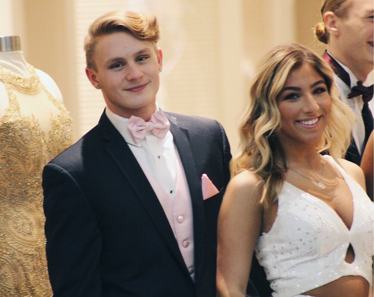 AC_Tux's tweet photo. Baby pink! 😍 Tag @actux to your prom pix! 👍 #ACTux #tuxedo #tux #prom #prom2018 #prom2k18 #clevelandprom #cle #cleveland #akron #youngstown #columbus #ohio https://t.co/e9nJlhxzzx