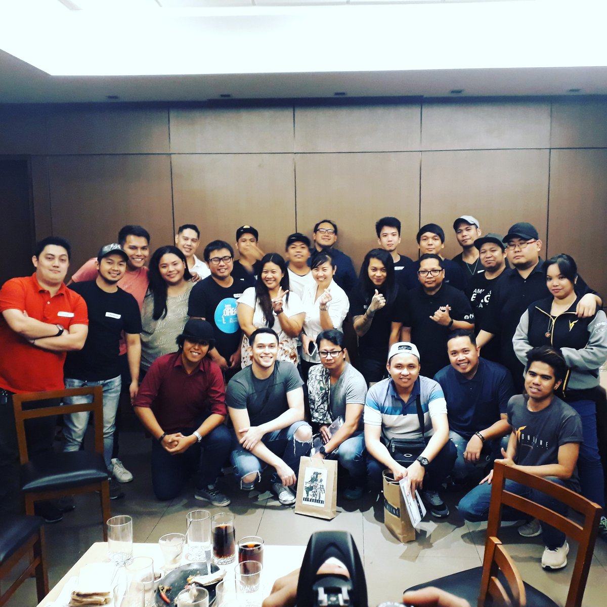 sh1nboo's tweet photo. Late post of our recently concluded meeting with the Top Players, Archons, Councils, and Guild Leaders of Playpark RF Online! Good things are coming! 

United in War! >:D #rfph https://t.co/RYlYqVVDql
