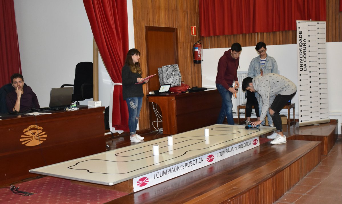 CIFerrol's tweet photo. O equipo integrado por Walter Pando, Ana Rivas, Marta Rodríguez e Martín Roi do IES Sofía Casanova de #Ferrrol gañou a I Olimpiada Robótica da @Eupferrol. No concurso participaron 44 estudantes de ESO e BACH dos institutos Ferrol Vello, Sofía Casanova e Concepción Arenal @UDC_gal https://t.co/MFIuGeEO7v