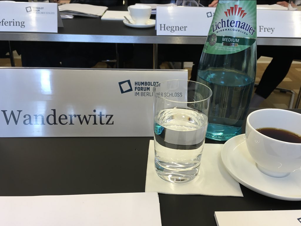 wanderwitz's tweet photo. Sehr gut. Es gibt #Lichtenauer beim Stiftungsrat #HumboldtForum. Gleich wie zuhause😀🌞 https://t.co/XYdyhg6LrA