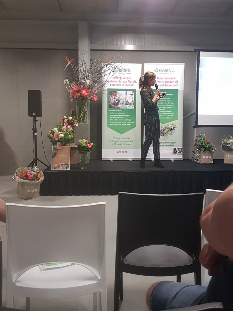 RickTesselaar's tweet photo. @MijnFloraNL jaarbijeenkomst  bij Pottery direct in samenwerking met #fairflora
#alstroemeria https://t.co/XVujiSSWWI