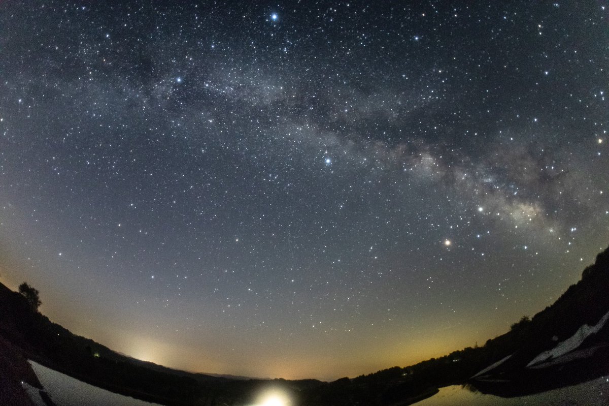 shun37's tweet photo. そろそろパノラマ星景撮影にチャレンジしてみようかしら。
#天の川 #星景写真 #魚眼レンズ #キヤノン #5DmkⅣ https://t.co/cHLlLgkrFn