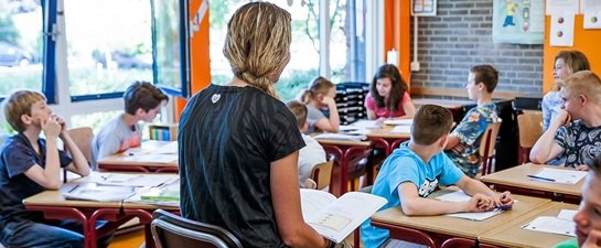WerkNieuw's tweet photo. @PONprimair is ook aanwezig op de Nieuwe Achterhoekse Banenmarkt
Wil je aan de slag als leerkracht of onderwijsassistent? 
Ben je net afgestudeerd of werkzaam in een andere branche en wil je graag voor de klas ga dan op 24-5 het gesprek aan met PON
Je bent welkom vanaf 13.00 u https://t.co/fzZtPY8sDs