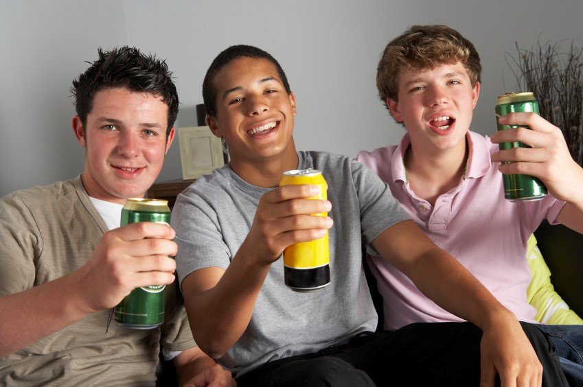wellspringpreve's tweet photo. According to SAMHSA, more than 20% of underage drinking begins before the age of 13. It’s never too early to start talking about the risks of underage drinking. Use prevention week as a way to start the conversation today! #NPW2018 https://t.co/WY78Oho6SX