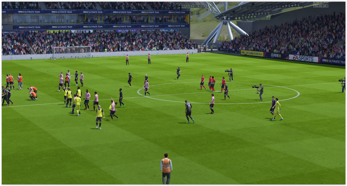 Ultrassaint's tweet photo. @EA_FIFA_France #Débordement à #Craindre dans #Fifa18 👀
La #Sécurité #FUT déployée pour #Contenir les #Hooligans #Allemands parqués dans le stade du #BoterhamForest après leur courte #Défaite https://t.co/5V9e5fFFDS