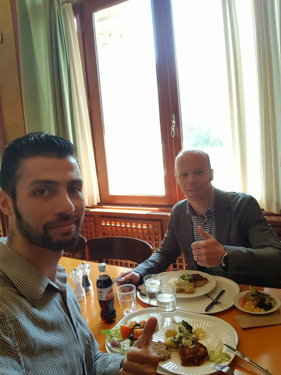 #10000luncher innan valet är i full rullning, och har fått med den första politikern! Lunch #136 idag: Ahmad Ja och <a href="/KesslingAnders/">Anders Kessling</a> som över lunchen samtalade om hur det faktiskt funkar i praktiken att vara ny i Sverige. Ta en lunch du med! >10.000luncher.se