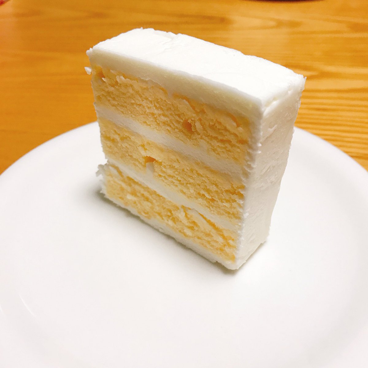 キク殿 こないだの九州フェアで福岡visavisのバターケーキを買いました なかなかバターケーキが手に入らない時代に素晴らしい出会い わたしは生クリームより断然バタークリーム派だからいつも困ってます