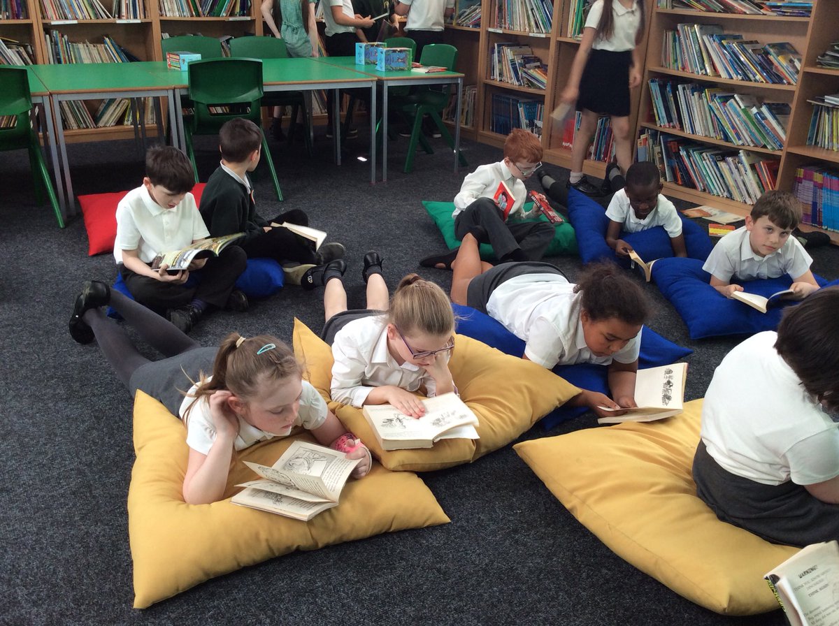 TPAFalcons's tweet photo. First activity of the afternoon, reading time for Year 4👍📚💚 #MentalHealthAwarenessWeek https://t.co/2dV35EI01p