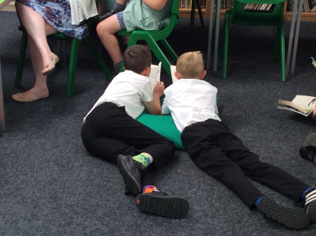 TPAFalcons's tweet photo. First activity of the afternoon, reading time for Year 4👍📚💚 #MentalHealthAwarenessWeek https://t.co/2dV35EI01p