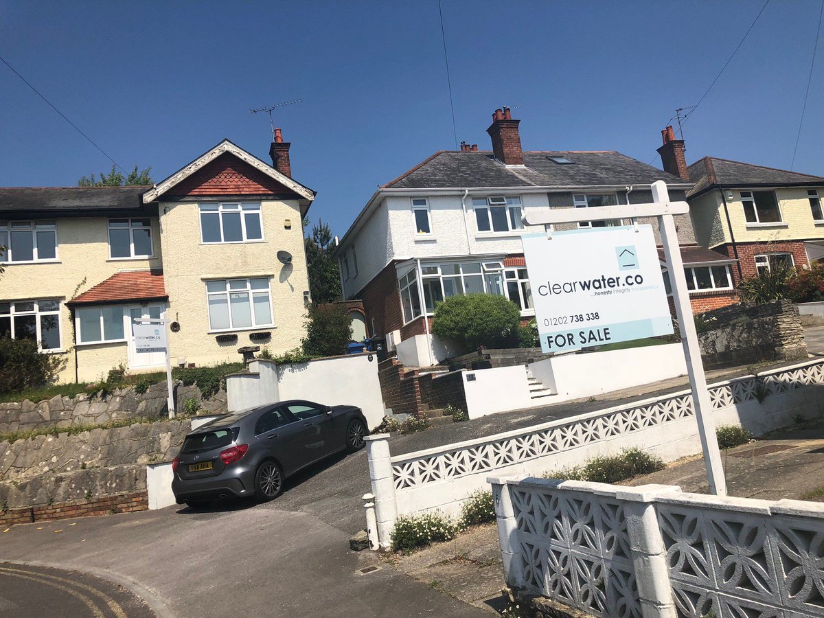 clearwater_co's tweet photo. Look out for the boards 😉
#lowerparkstoneagent #poole #poolerealestate #clearwaterrealestate #property #clearwaterpennhill https://t.co/j3Nh7e5qka