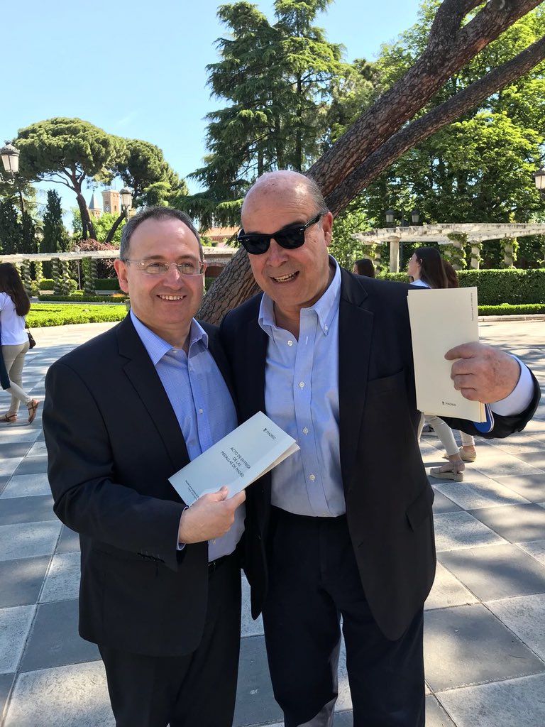 JCimarro's tweet photo. Celebrando la entrega de la Medalla de Oro de la Ciudad de Madrid a Concha Velasco https://t.co/updTRgAtSw