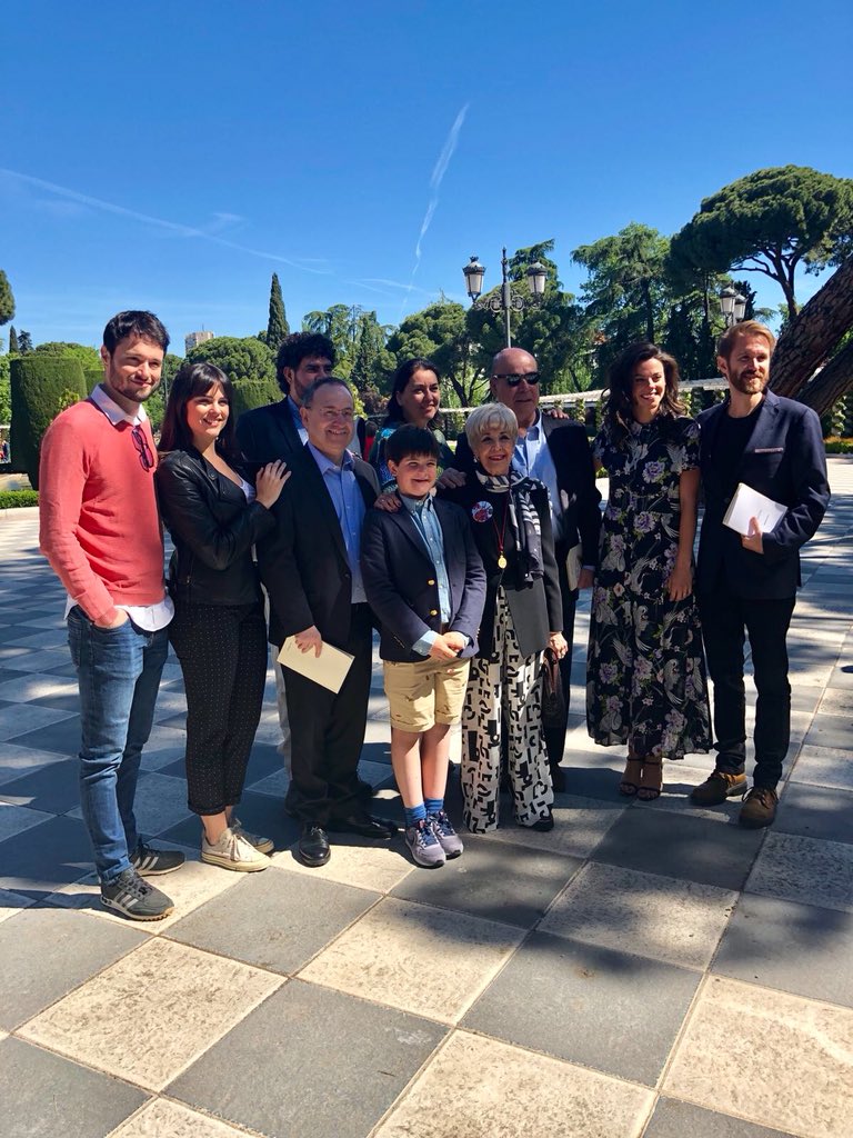 JCimarro's tweet photo. Celebrando la entrega de la Medalla de Oro de la Ciudad de Madrid a Concha Velasco https://t.co/updTRgAtSw