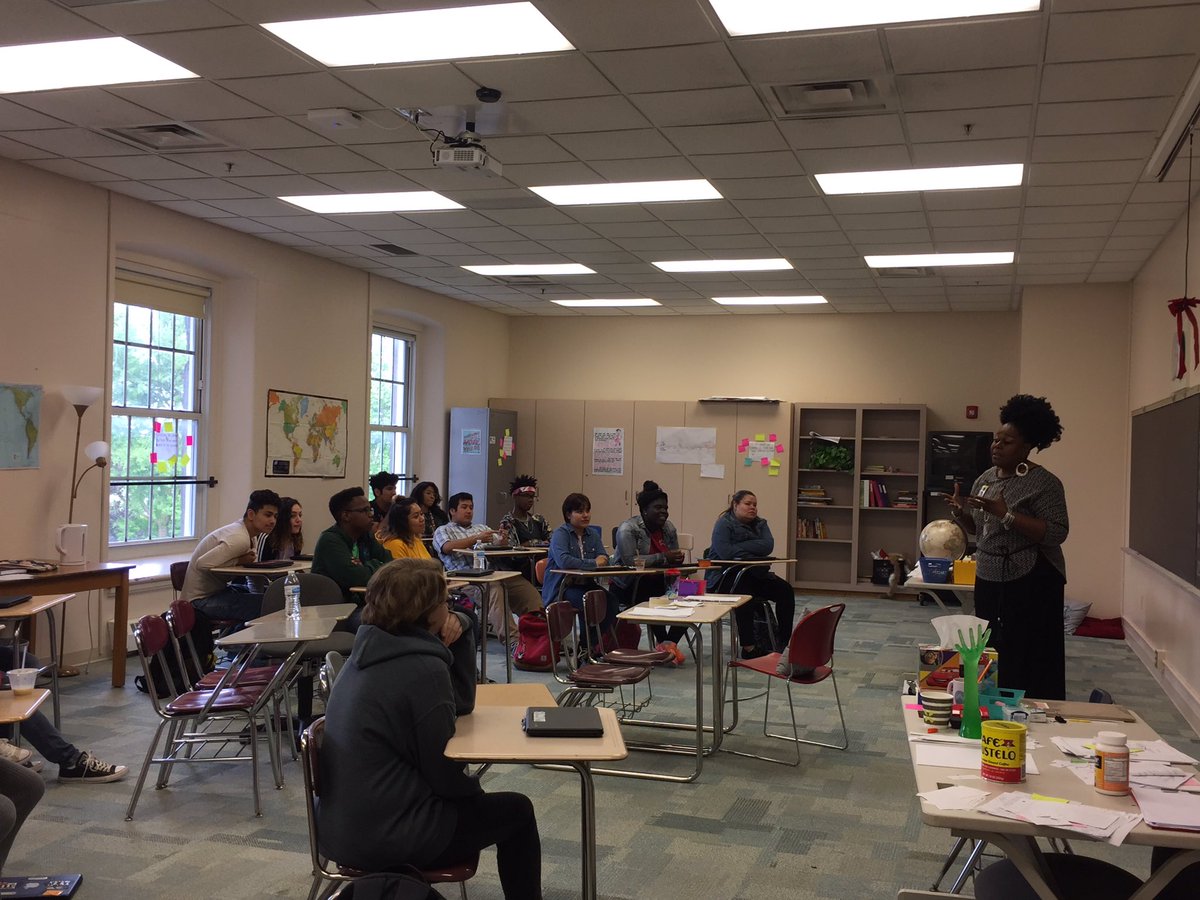 Amazing discussion this AM between <a href="/jones_flora/">Ms. Flora Jones!</a> &amp; <a href="/ThrivalAcademy/">Thrival Academies</a> students about their experience in Thailand! @IPS_StudentSvcs