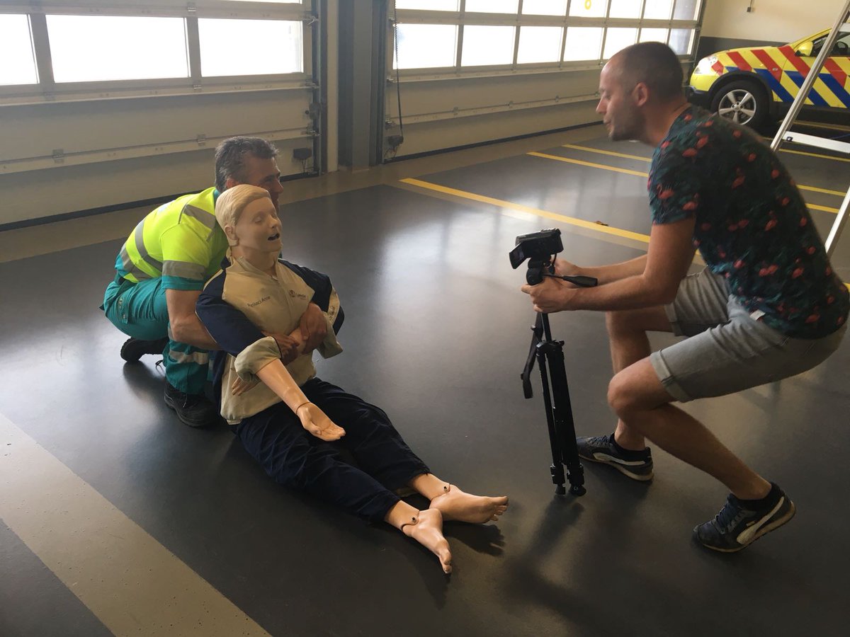 RAVBrabantMWN's tweet photo. Vandaag maken we een aantal nieuwe instructiefilmpjes voor intern gebruik over ergonomisch werken binnen de ambulancezorg #ergocoach #nieuwemedewerkers #levenlangleren https://t.co/4XWy1PIY21