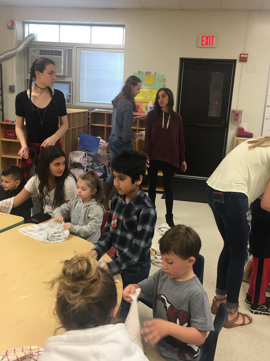 AingenitoFACS's tweet photo. #cleanup #preschool #fpschat @PelechStanley @FHSDalers @JenniferJOlsen Everyone is responsible to clean up! https://t.co/Mg9ngFb6EZ