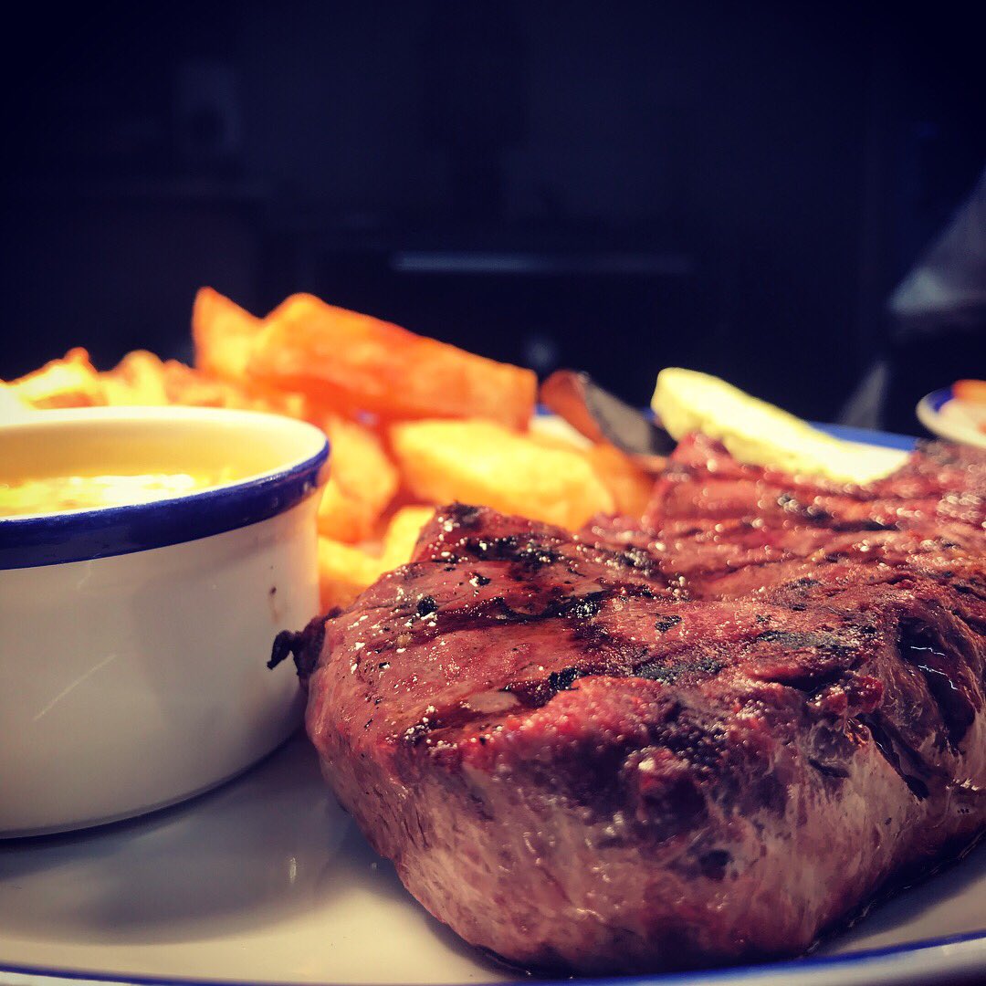 KingsHeadBev's tweet photo. It’s turning out to be a SCORCHER of a day, perfect for the Races!☀️☀️🏇🏿🏇🏿
The beer garden is in full swing and we are loving it! 
Pop in and grab a table wether that’s for a drink or some food, don’t forget we have 50% off steaks all day 🥩 https://t.co/ukb5rc1ZdO