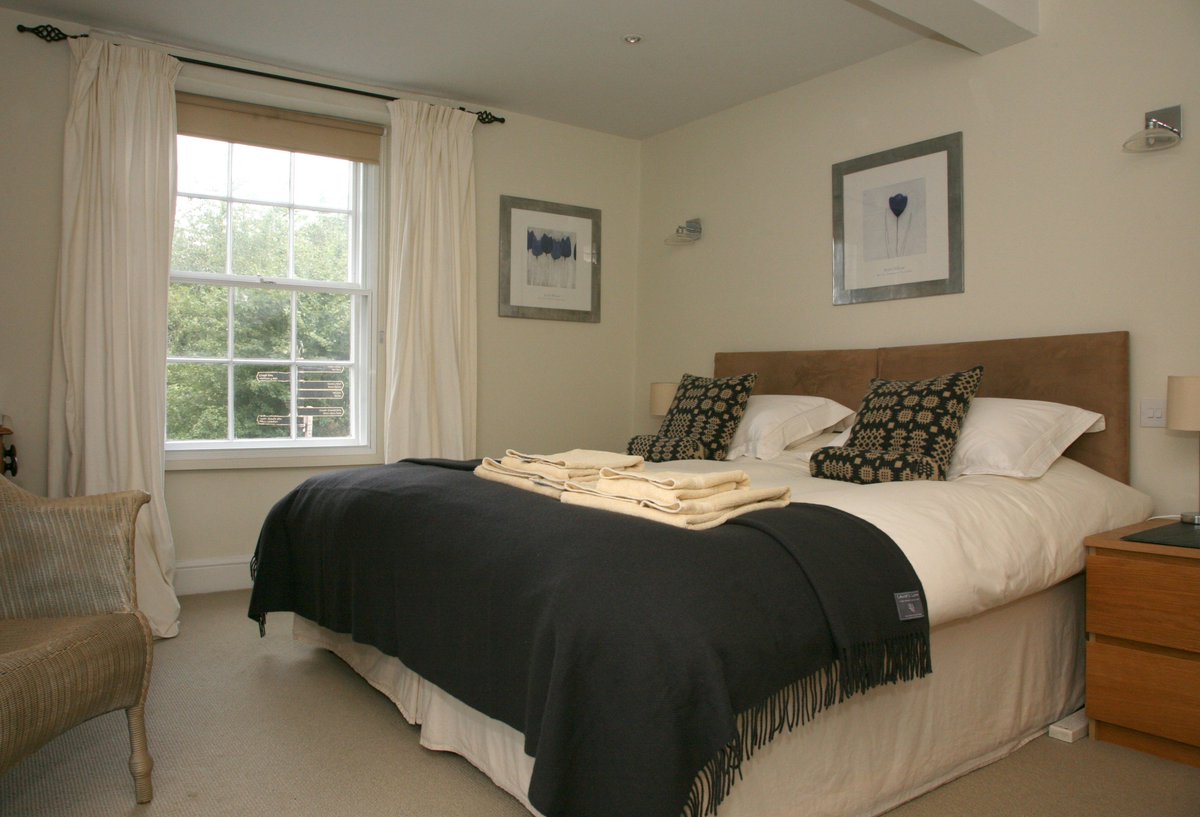 hayonwyebandb's tweet photo. Due to unforeseen circumstances we now have several rooms available for this years Hay Festival. If you'd rather not risk the weather and prefer a comfy bed, your own bathroom and a lovely breakfast in the centre of town yet overlooking the river then give us a call! https://t.co/uHA6F6GXTi