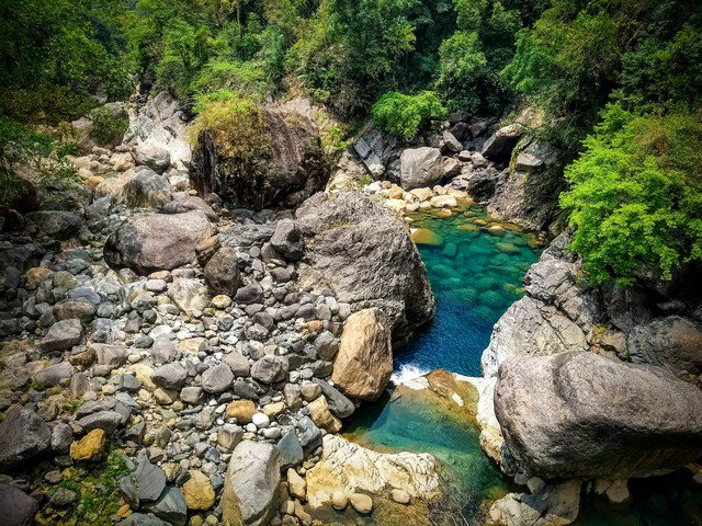 Oshank's tweet photo. Ariel view of natural swimming pool in #meghalaya.
#travel #India #incredibleindia #mountains #life #exklusive_nature #exploremore #landscape_lover #Nature #naturelover #IncredibleIndia #TodayPlaces #traveling #socialenvy #wanderlust #beautiful #NotPerfectJustReal #photography https://t.co/7mbxEBWEEs