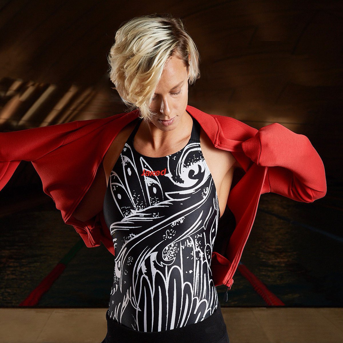 Affronta i tuoi allenamenti con il giusto mood: libera il tuo stile unico ed inimitabile! 
Il costume BLACK SWAN, ha una vestibilità ultra slim ed il tessuto tecnico elasticizzato è ultra resistente al cloro. #jaked #jkd #jakedteam <a href="/mafaldina88/">Federica Pellegrini</a>