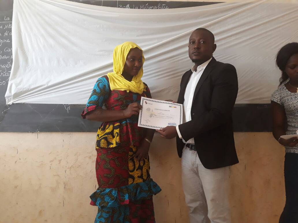 Djiri5's tweet photo. Formation de 40 membres de Simassoh NANI à l'entrepreunariat par Nima-services https://t.co/GuGZPPPetR