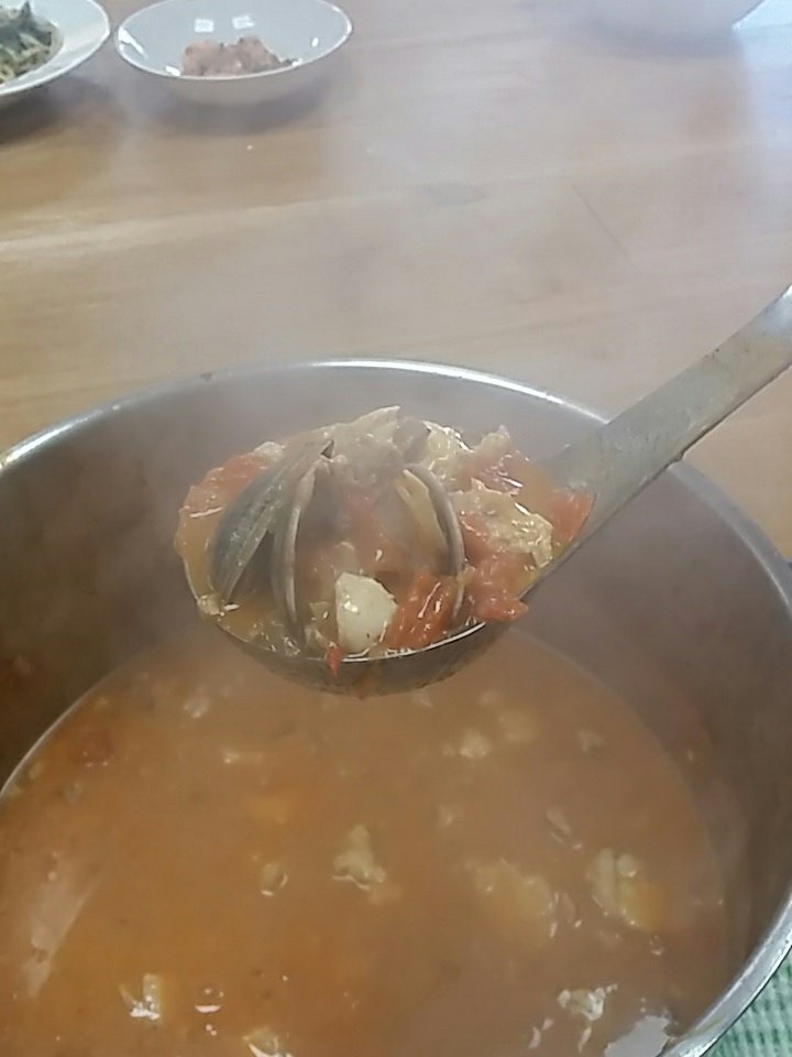 Chef_Principals's tweet image. Lunchtime after a mornings learning @HIT_ChefAcademy @HITTraining  at our Shellfish Workshop. Chilli Prawns, Mussels  Vongole and Creole Fish Stew. MB.