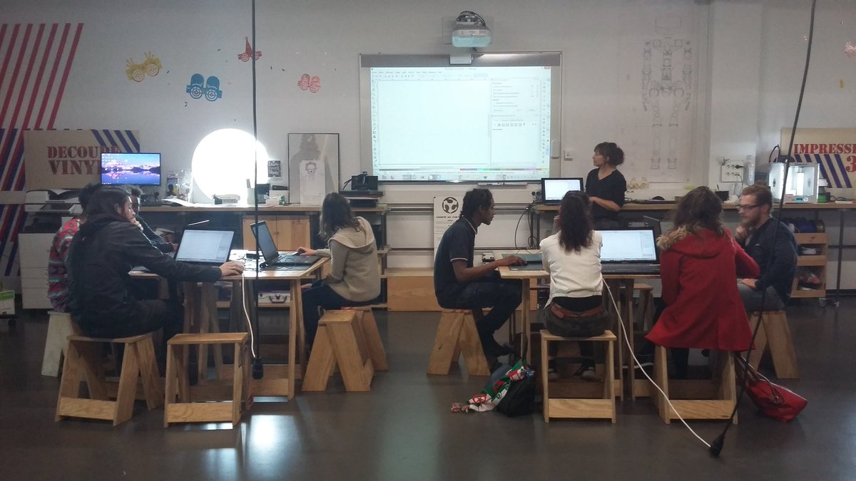 e2cGironde's tweet photo. Upupup c'est parti pour le Gr22 #e2cBMA @capsciences les équipes sont faites, chacun sa machine. On attend les créations https://t.co/SN8BuwSnKK