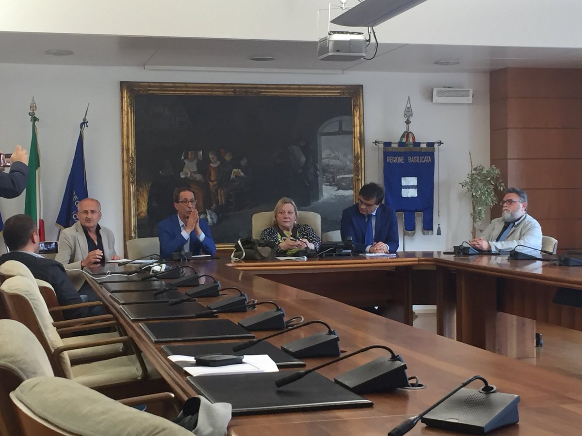 Ottimi i numeri del Sic di #Oculistica. I primi dati ci dicono che a due anni dalla nascita aumentate le prestazioni, migrazione sanitaria attiva e notevole abbattimento dei tempi di attesa. <a href="/ospedalesancarl/">ospedale san carlo</a> is.gd/4UWgIT