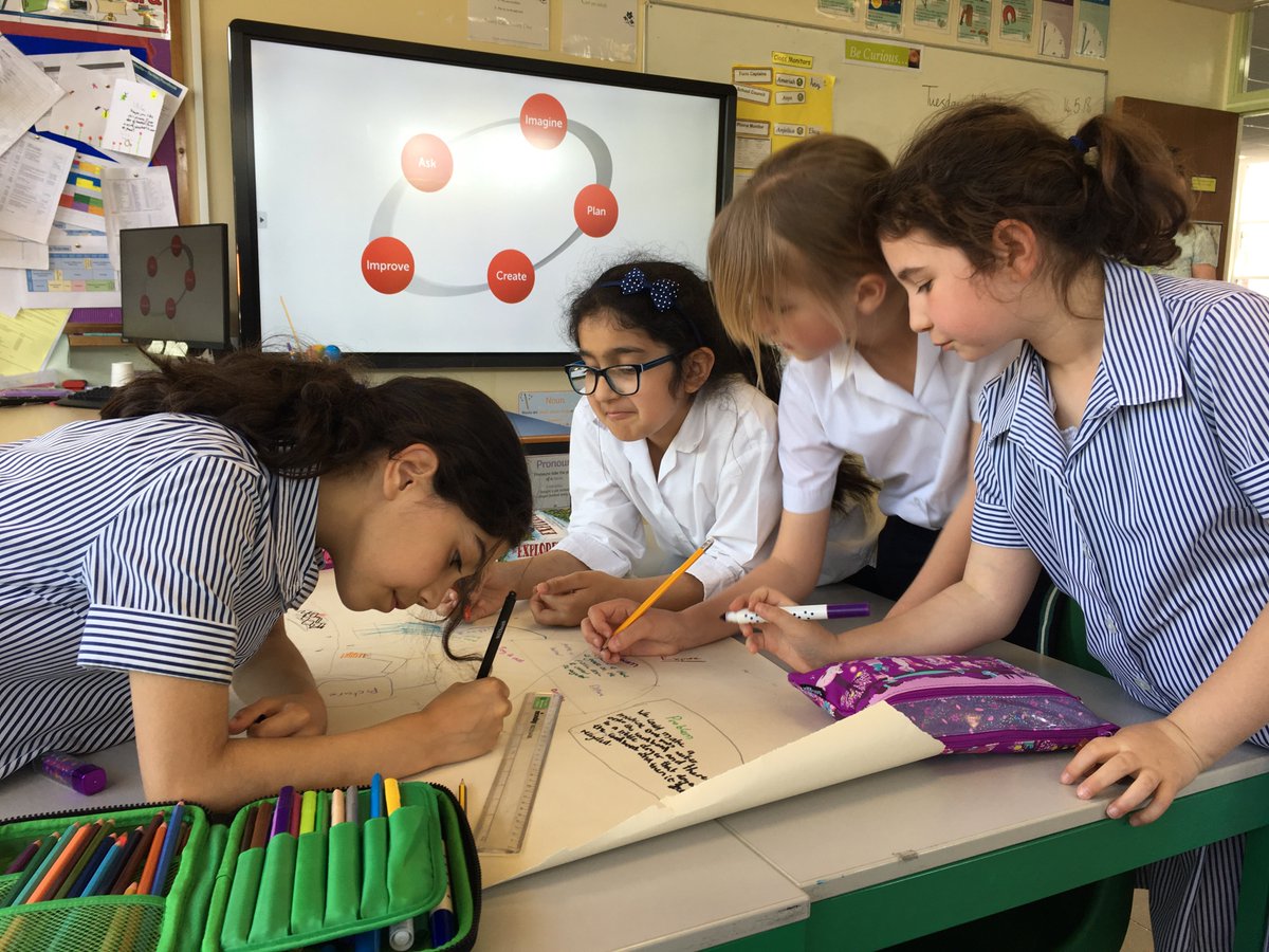 CroydonHighJnrs's tweet image. Can we recycle the unrecyclable? Year 4 try to solve the problem! #TechnologyWeek #EveryGirlEveryDay