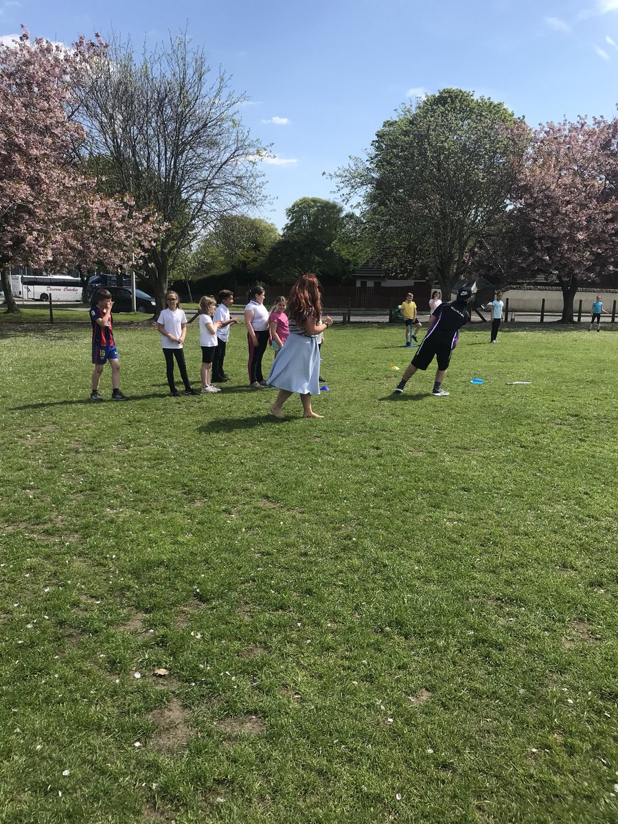 KirstiePNichol2's tweet photo. Fantastic afternoon with #rgustudents playing outdoor sports. Even Miss Nicholson joined in on the fun #active #healthy @Stoneywood_1 https://t.co/Vo1X5p7Jnu