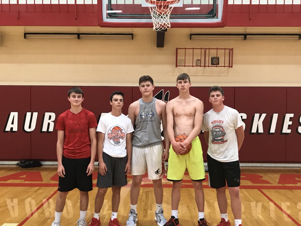 DogPoundBball's tweet photo. A lot of extra shots/work this offseason and ready for the summer #MHawks #aurorahuskies #nebpreps https://t.co/nr1hK83ltQ