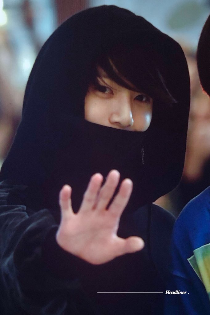 bbmashobi3's tweet photo. Şu fotoğrafa aşık oldum
Öldüm geberdim
Napıyorsunuz Jeon Jungkook Bey 
 #IVoteBTSBBMAs @BTS_twt https://t.co/2Ldl0oVqe4