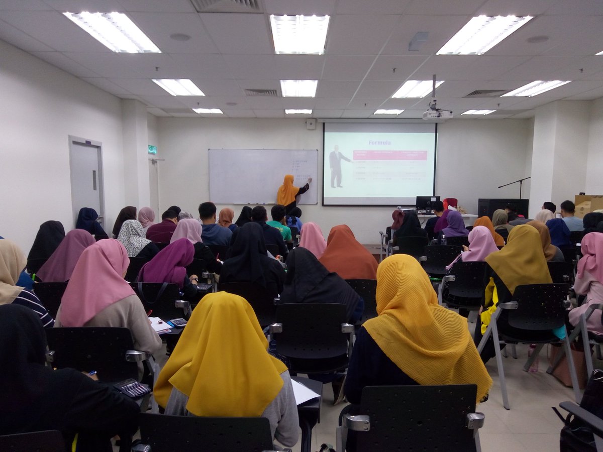 OfficialAdminUS's tweet photo. Program Lonjakan Saujana๐
Berlangsung di C2BK
Subjek ECO211
AdminUSXBS
#PLS2k18
#FamilyAdminUS
#BusinessSociety
#AM110
#BM119
#UiTMRaub https://t.co/RMx3Atedec