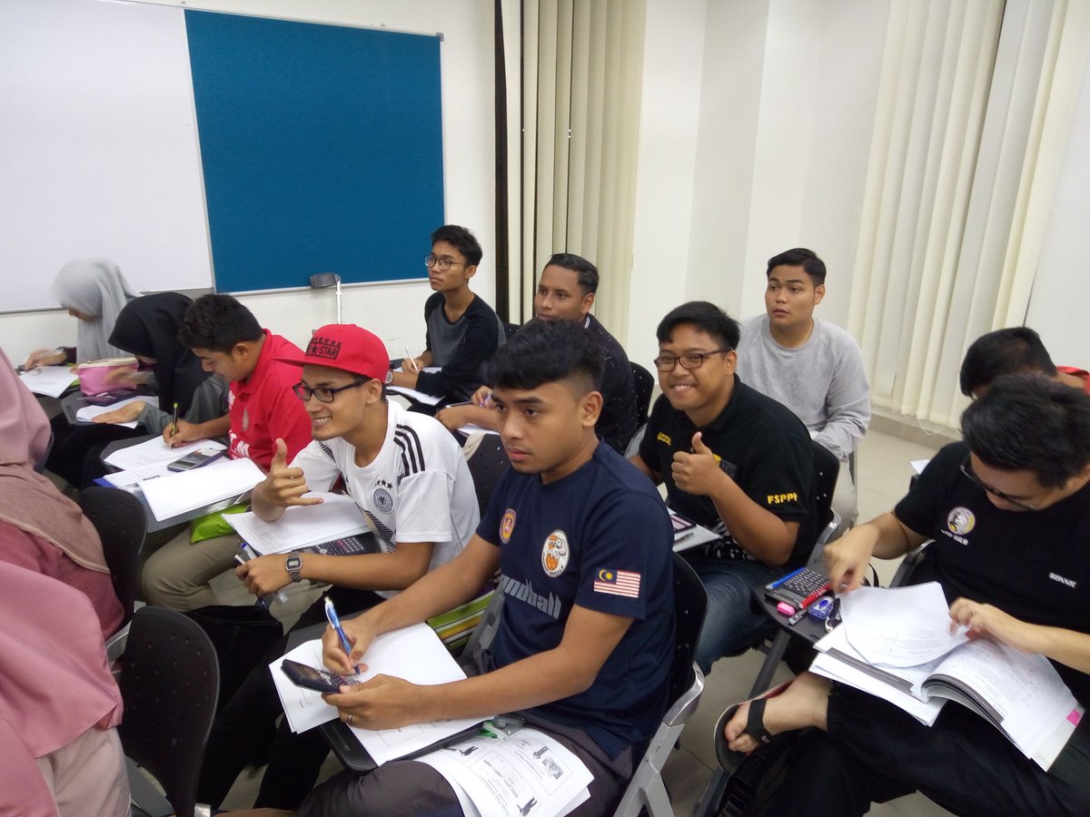 OfficialAdminUS's tweet photo. Program Lonjakan Saujana๐
Berlangsung di C2BK
Subjek ECO211
AdminUSXBS
#PLS2k18
#FamilyAdminUS
#BusinessSociety
#AM110
#BM119
#UiTMRaub https://t.co/RMx3Atedec
